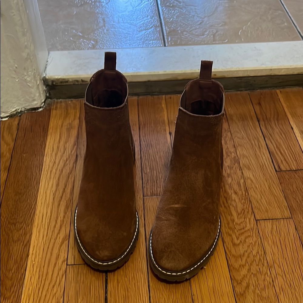 Chic Brown Suede Chelsea Boots